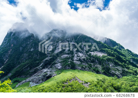 Summer folding screen seen from the mountain trail 68268678