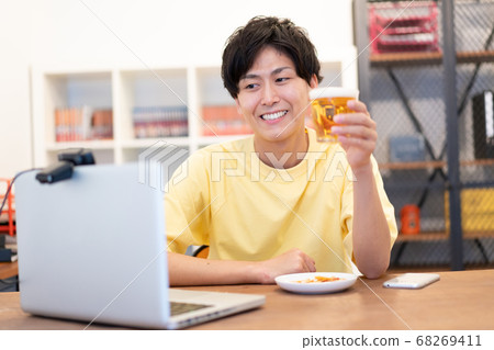 Online drinking party Young men drinking beer Online drinking party Young men drinking beer 68269411