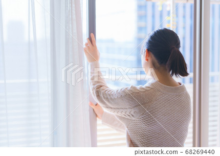 Open windows to avoid air pollution [New normal of Wiscorona] 68269440