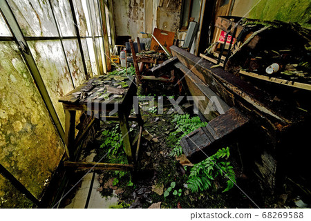 Ruins of the hotel 68269588