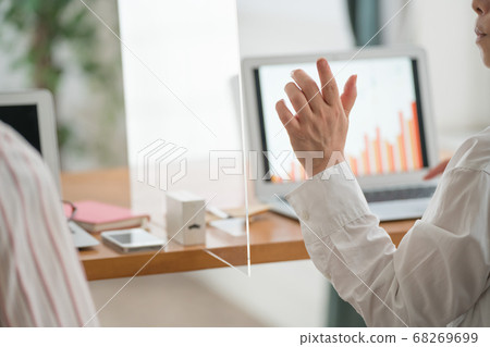 通過亞克力分區，感染控制，社交距離 68269699