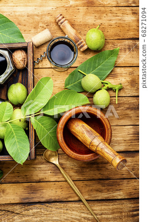 Unripe walnut tincture 68271094