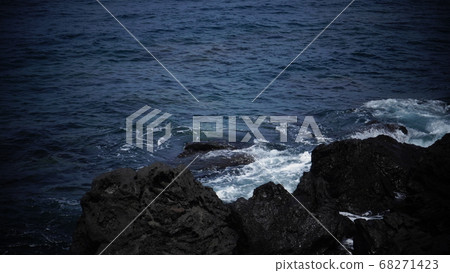 Blue sea Blue sea 68271423