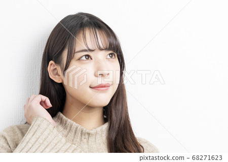 女人盯著明天 68271623