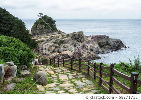 Road to Sinseondae cliffs 68271715