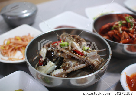 Korean soy sauce and stone crab 68272198