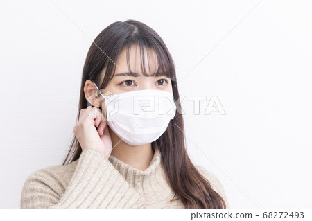 A woman wearing a mask against corona A woman wearing a mask against corona 68272493