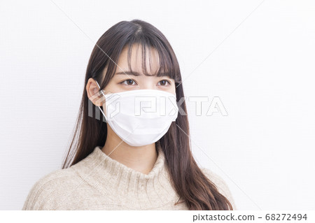 A woman wearing a mask against corona A woman wearing a mask against corona 68272494