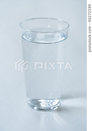 Water of the glass 68272589