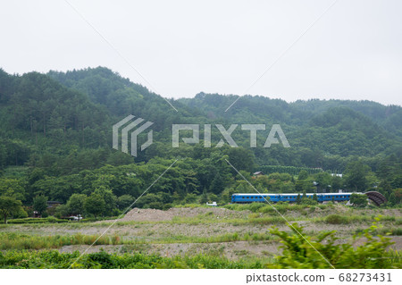 岩手縣山區的火車 68273431