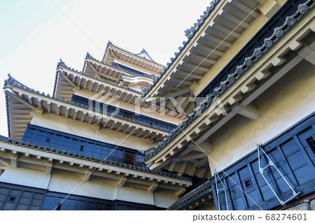 Matsumoto Castle seen from below 68274601