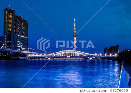 Lighting up the Sumida River Bridges Lighting up the Sumida River Bridges 68276029