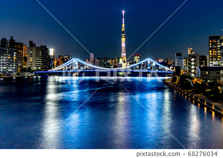 Lighting up the Sumida River Bridges 68276034