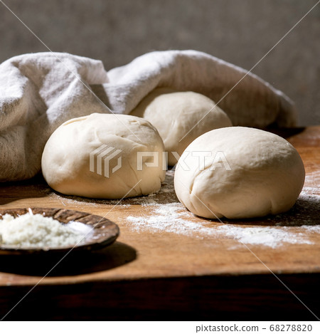 Dough for pizza 68278820