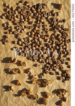 Background of    brown  coffee beans on craft 68279892