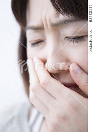 Middle-aged woman with nausea Middle-aged woman with nausea 68280155