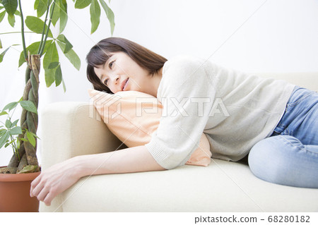 Middle-aged woman lying on the sofa 68280182
