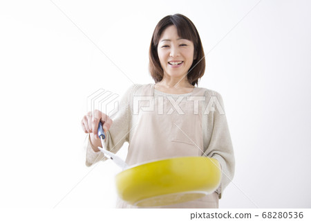 Housewives cooking Housewives cooking 68280536