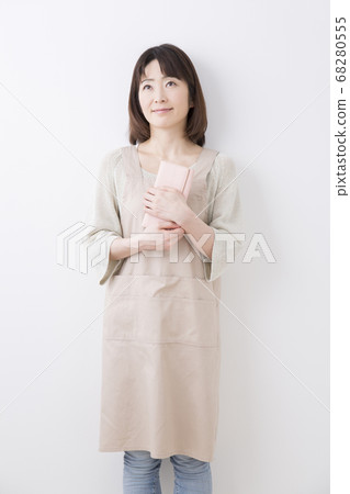 有錢包的家庭主婦 有錢包的家庭主婦 68280555