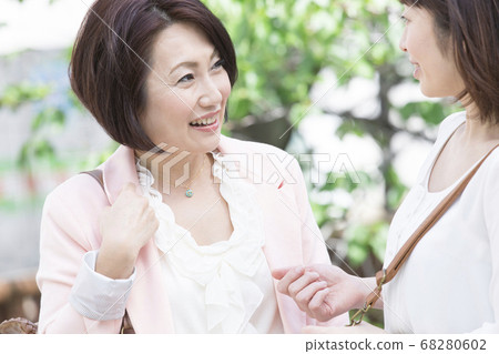 Middle women going out with friends 68280602