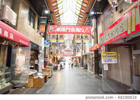 清晨在大阪市南區的黑門市場 68280818