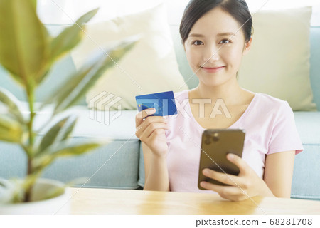 woman, shopping online 68281708