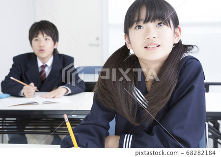 Junior high school students studying in a cram school 68282184