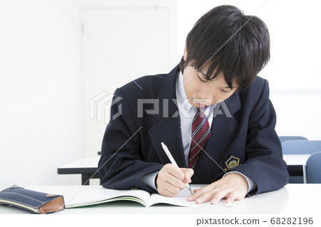 Junior high school boys studying at cram school 68282196