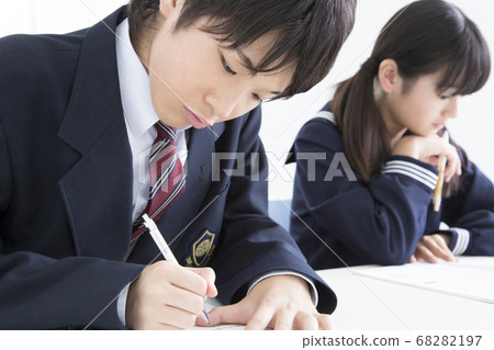 Junior high school students studying in a cram school 68282197