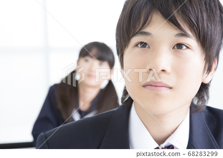 初中生在補習班學習 初中生在補習班學習 68283299