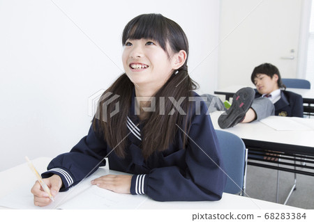 Bad boy junior high school student 68283384