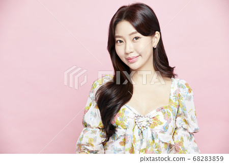Beautiful flowers on green background Beautiful flowers on green background 68283859