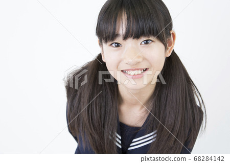 微笑女孩初中生 68284142