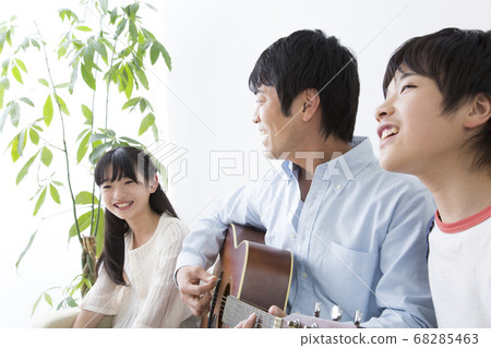 Parents playing the guitar 68285463