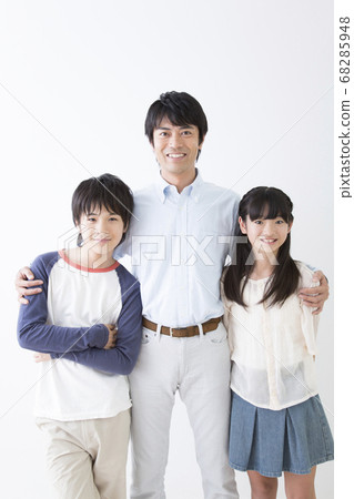 笑臉父母和孩子 笑臉父母和孩子 68285948