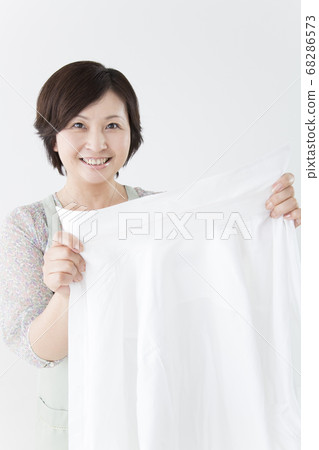 Housewives to wash Housewives to wash 68286573