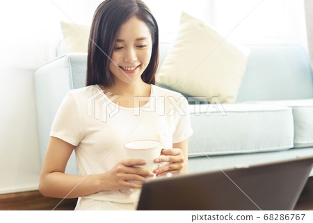 A young lady (personal computer) 68286767