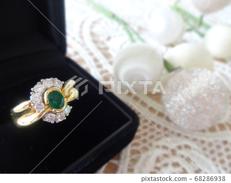 祖母綠和鑽石金戒指 祖母綠和鑽石金戒指 68286938