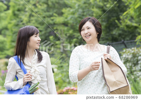 家庭主婦交談 68286969