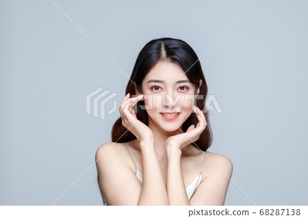 Beauty Portrait Of Young Asian Woman 68287138