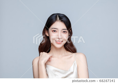 Beauty Portrait Of Young Asian Woman 68287141