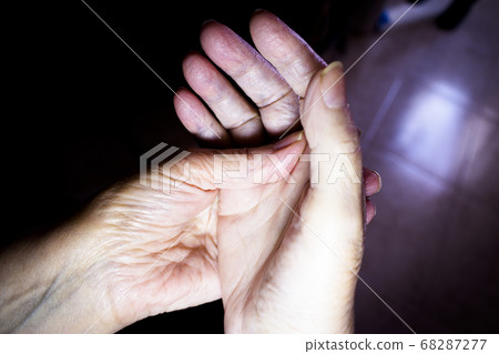 Hands of elderly woman doing a selfmassage Hands of elderly woman doing a selfmassage 68287277