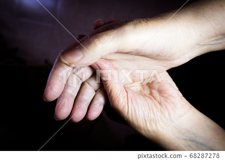 Hands of elderly woman doing a selfmassage Hands of elderly woman doing a selfmassage 68287278