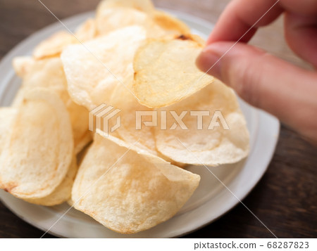 捏薯片 捏薯片 68287823