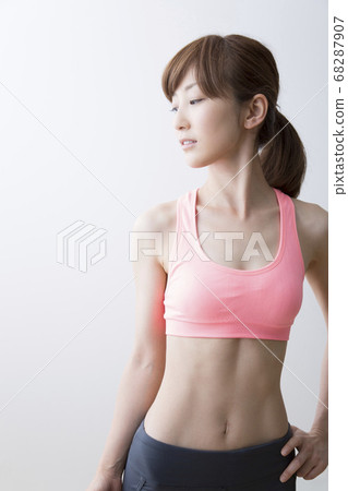 運動裝的女性 68287907