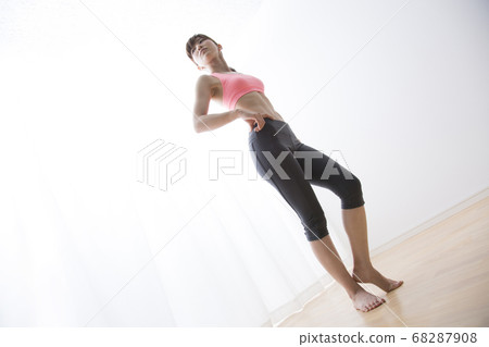 運動裝的女性 68287908