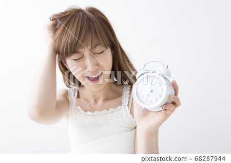 一個女人睡過頭了 68287944