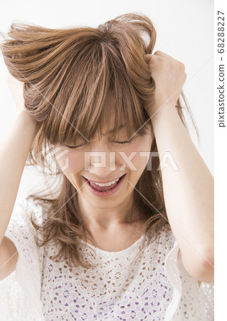 Troubling women Troubling women 68288227