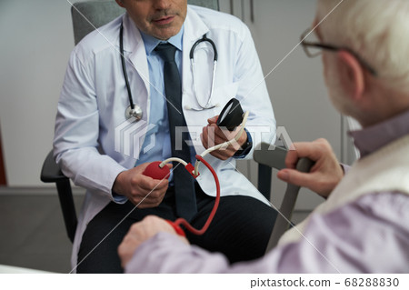 Using hand dynamometer for testing muscular strength 68288830