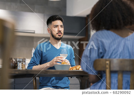 情侶聊天的圖片 情侶聊天的圖片 68290092